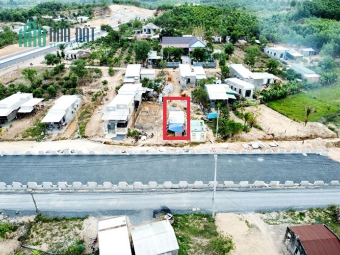 Bán đất thổ cư 100% đường 42m. Giá 850tr