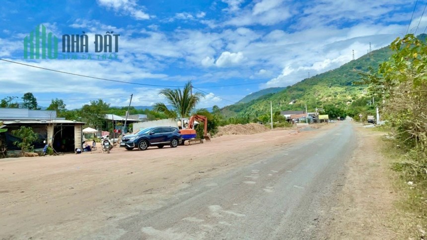 Bán đất thổ cư 100% đường 42m. Giá 850tr