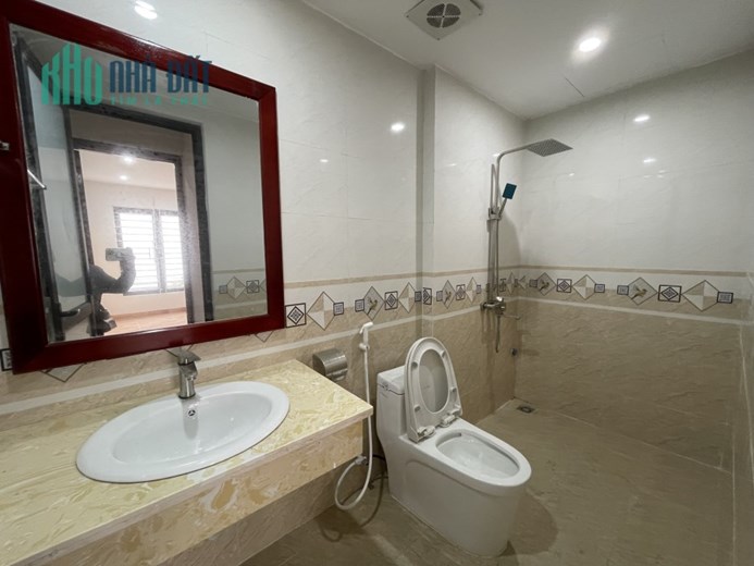 CHO THUÊ NHÀ NGUYÊN CĂN CỔ LINH , THẠCH BÀN 50M2 * 4 TẦNG * Ô TÔ ĐỖ CỬA