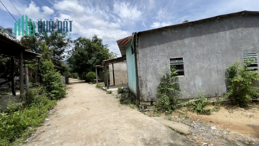 Bán nhà ven suối 182m2 ngang 10 full thổ cư giá 750tr