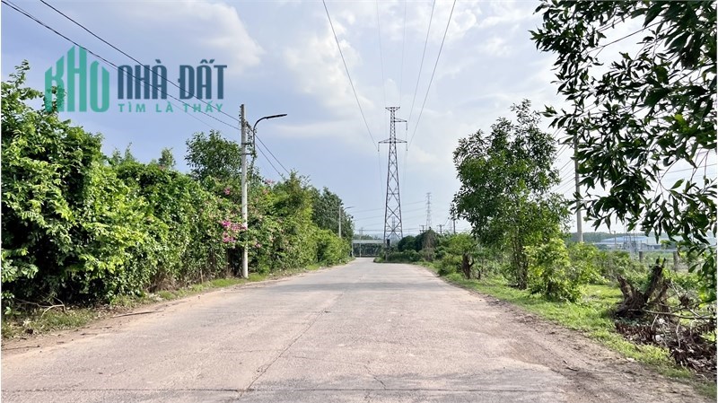 bán gấp 3 lô đất QH SKC, MT Cụm CN, mặt tiền hơn 100m, giáp ranh KV Bình Dương, dễ tuyển CN