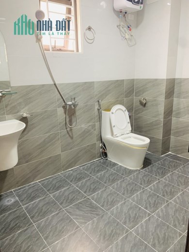 Chính chủ. Bán nhà đường Láng, Đống Đa. 35m2 x 4T. MT 5m. Ô TÔ. KD. Nhỉnh 4 tỷ. 0968084286
