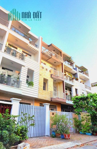 CẠNH ĐH RMIT Nhà 3 tầng 4 Phòng KDC an ninh 20 triệu