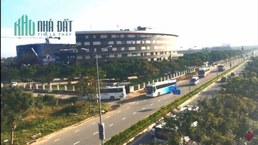 Bán lô đất R3 FPT giáp sông Cổ Cò