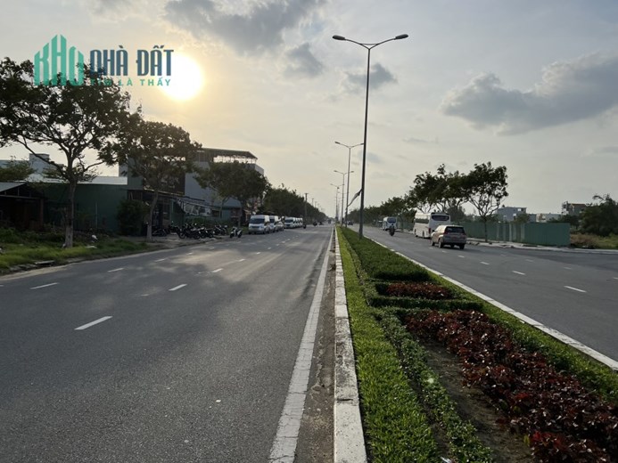 Bán lô đất R3 FPT giáp sông Cổ Cò