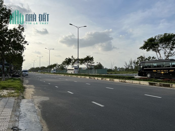 Bán lô đất R3 FPT giáp sông Cổ Cò