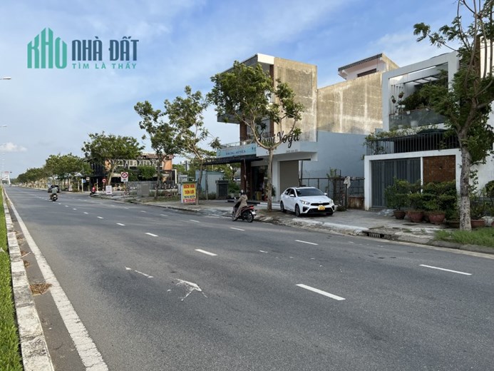 Bán lô đất R3 FPT giáp sông Cổ Cò