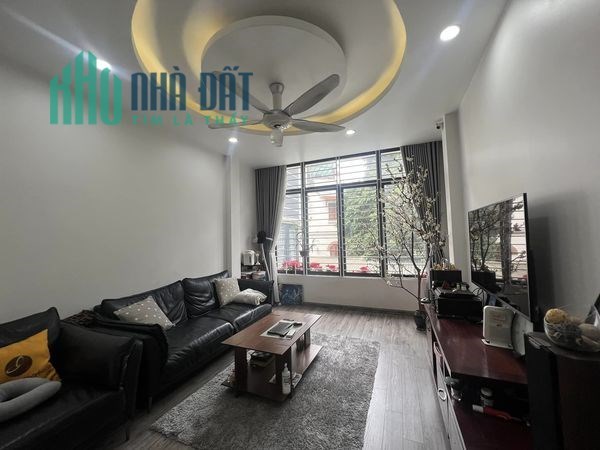 Cho thuê căn hộ tập thể  97 Phố Vọng Hà, Hoàn Kiếm 50m2 * 2 ngủ * full nội thất