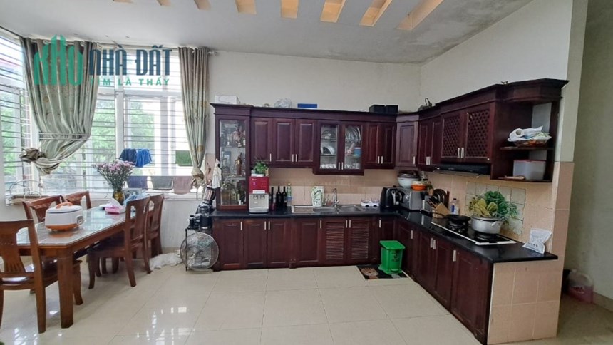 Bán căn nhà 156m2 phố Nghi Tàm, Tây Hồ Gara Ô tô XỊN Dòng tiền 1.5 tỷ/năm Kinh doanh đa dạng 15.4 Tỷ
