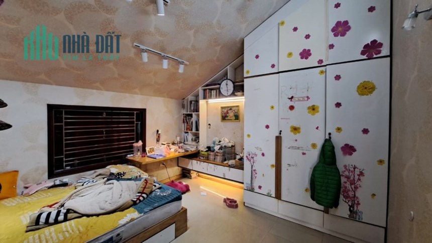 Bán căn nhà 156m2 phố Nghi Tàm, Tây Hồ Gara Ô tô XỊN Dòng tiền 1.5 tỷ/năm Kinh doanh đa dạng 15.4 Tỷ