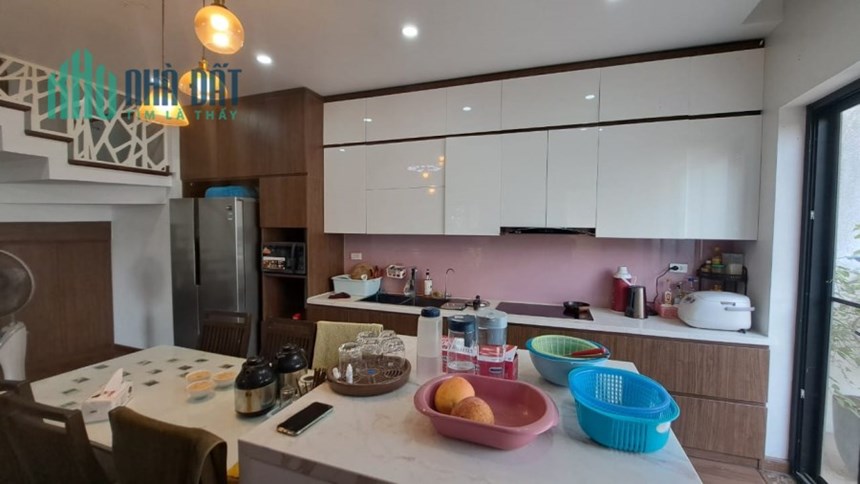 Bán ngôi nhà 155m2 phố Nghi Tàm, Tây Hồ Gara 2 Ô tô Dòng tiền 1.5 tỷ/năm Kinh doanh đắc địa 15.2 Tỷ
