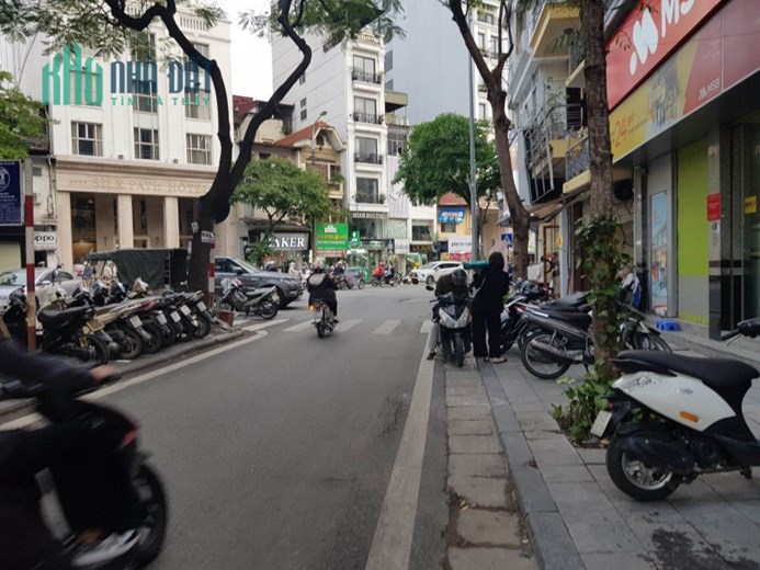 BÁN NHÀ ĐẸP KINH DOANH TỐT Ở TRUNG TÂM QUẬN GIÁ HỢP LÝ