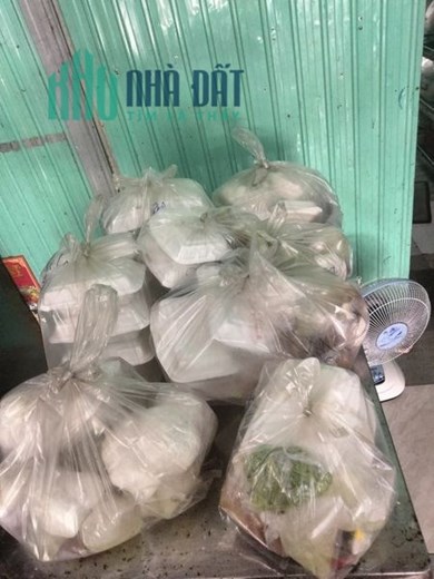 Cần sang mặt bằng quán cơm gần đại học thể dục thể thao. Gần đại học quốc gia. Có lượng khách ổn