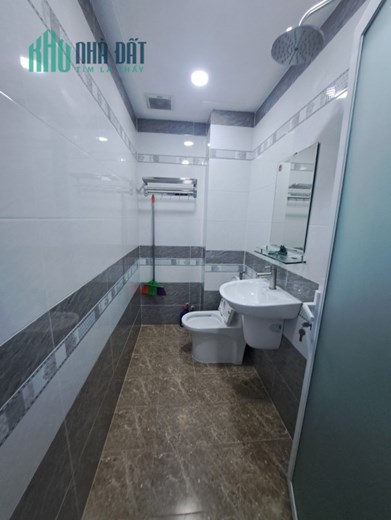 Bán nhà Phan Huy Ích Gò Vấp - Chỉ 5 Tỷ có nhà đẹp HXH 4PN 4 Toilet gần sân bay giáp Tân Bình