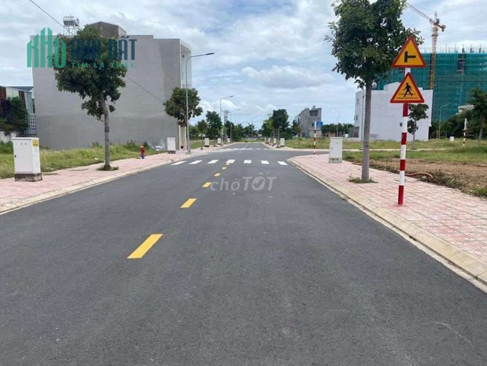 Bán Đất Nền  Ngay trung tâm hành chính chợ, Trường Thị Trấn Bến Lức, Thị trấn Bến Lức, Huyện Bến