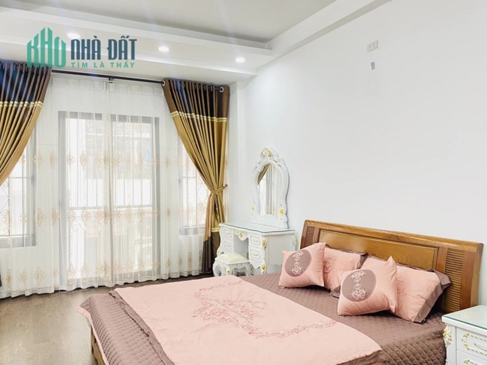 BÁN NHÀ CHÙA BỘC  DT46 M2 X4T,CỰC ĐẸP,Ở LUÔN,GIÁ 5,9 TỶ