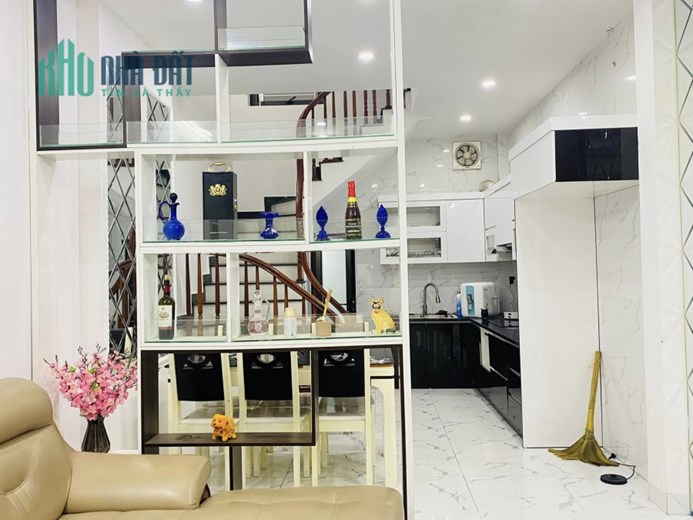 BÁN NHÀ CHÙA BỘC  DT46 M2 X4T,CỰC ĐẸP,Ở LUÔN,GIÁ 5,9 TỶ