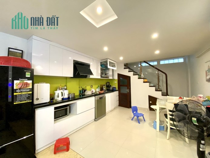 Trương Định, 43m x 4 tầng, 3.95 tỷ, ngõ ô tô, nhà đẹp
