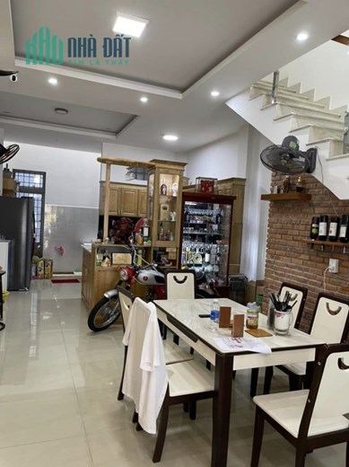 Bán nhà mặt phố Nguyễn Phẩm, 3 tầng mới, diện tích 81m. Giá 7.3 tỷ.
