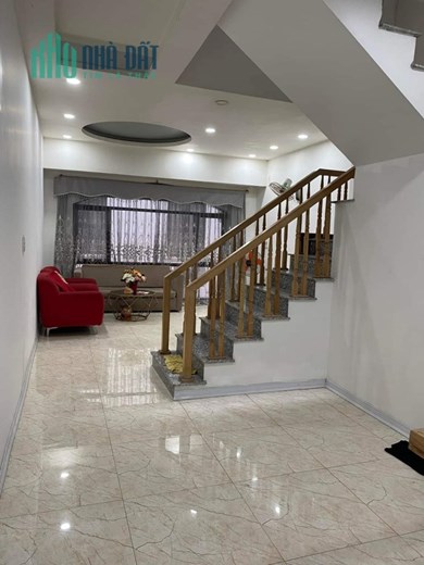 Bán nhà ô.tô tận cửa, 4 tầng cực đẹp, full nội thất GIÁ 2.55 tỉ ngay mặt đường Thiên Lôi - Khúc