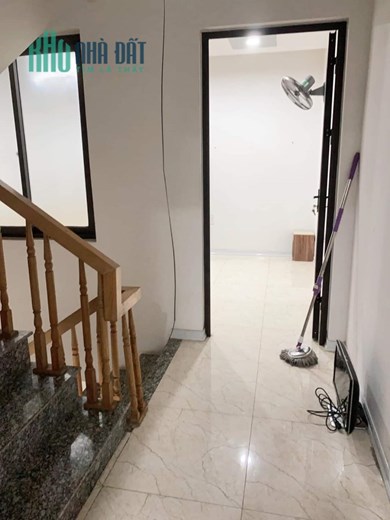 Bán nhà ô.tô tận cửa, 4 tầng cực đẹp, full nội thất GIÁ 2.55 tỉ ngay mặt đường Thiên Lôi - Khúc