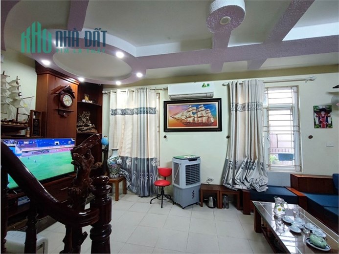 Bán nhà 154 Ngọc Lâm phố ẩm thực 33m2, 5 tầng, mt 6m, ô tô, kinh doanh 4.25 tỷ