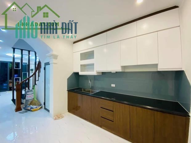 Mặt ngõ kinh doanh, o to tránh 42m2 * 4T, đường Ngọc Hồi, sát Ga Văn Điển 3 tỷ 900