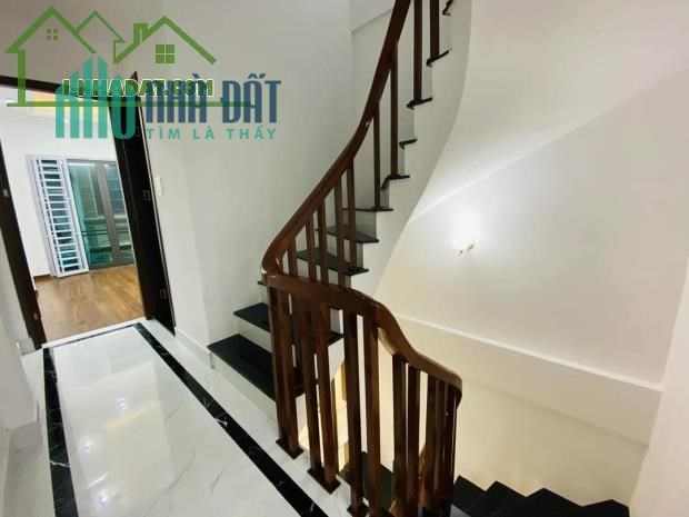 Mặt ngõ kinh doanh, o to tránh 42m2 * 4T, đường Ngọc Hồi, sát Ga Văn Điển 3 tỷ 900