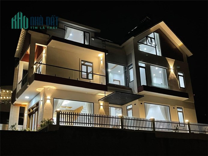 Bán biệt thự Đà Lạt, 260m2 - 13 tỷ, Trịnh Hoài Đức Phường 11, sổ riêng, có hồ cá, gara oto