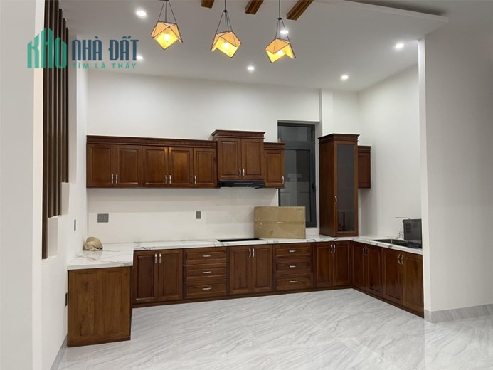 Bán biệt thự Đà Lạt, 260m2 - 13 tỷ, Trịnh Hoài Đức Phường 11, sổ riêng, có hồ cá, gara oto