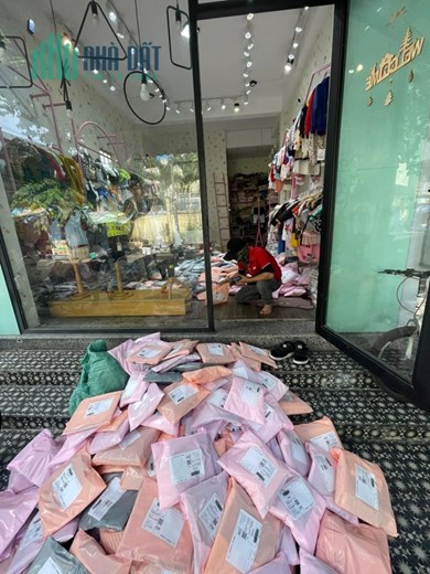 CẦN SANG NHƯỢNG LẠI SHOP QUẦN ÁO TRẺ EM