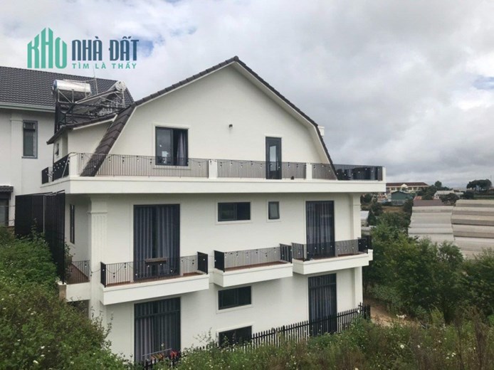 Bán biệt thự Đà Lạt, 213m2, 12 tỷ Trịnh Hoài Đức Phường 11, sổ riêng, 8 phòng ngủ view đẹp