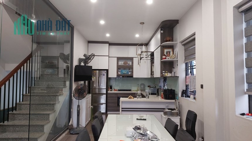 Nhà Nguyễn Sơn, Long Biên, 72m x 5 tầng, lô góc, ô tô, tháng máy, 15 tỷ 6