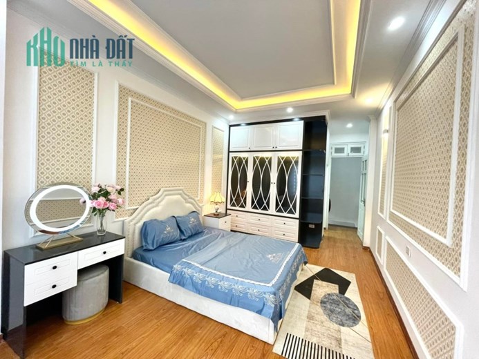 Bán nhà mặt phố Bà Triệu, Hai Bà Trưng 180m, mt 6m. Giá: 92 tỷ