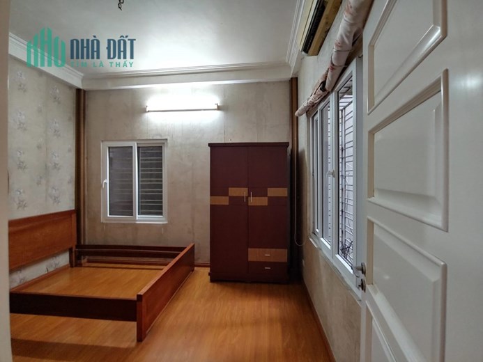 CẦN BÁN GẤP NHÀ HÀO NAM, 41M2, 4 NGỦ, NGÕ RỘNG, NHỈNH 4 TỶ, 0823934589.