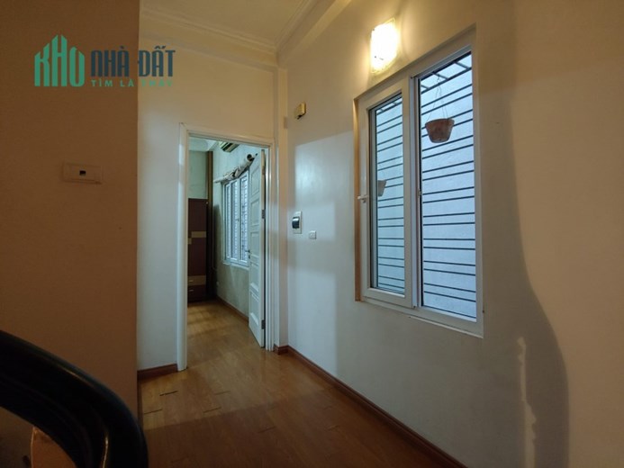 CẦN BÁN GẤP NHÀ HÀO NAM, 41M2, 4 NGỦ, NGÕ RỘNG, NHỈNH 4 TỶ, 0823934589.