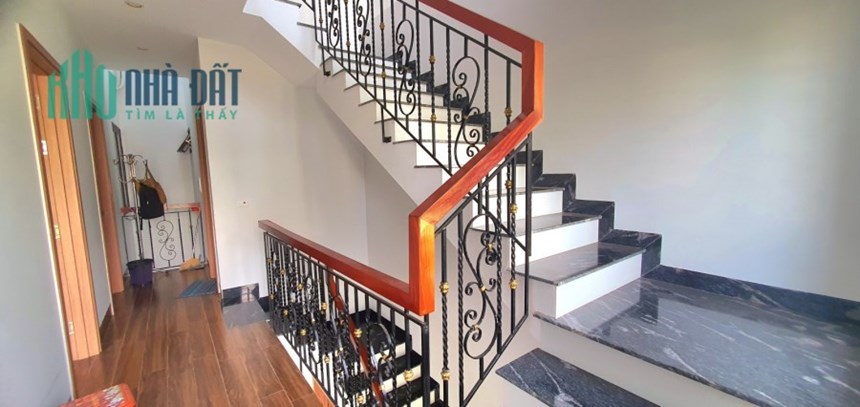 Bán nhà Ngọc Thụy DT54, nhà 4 tầng, Mt 6, giá hơn 8 tỷ.
