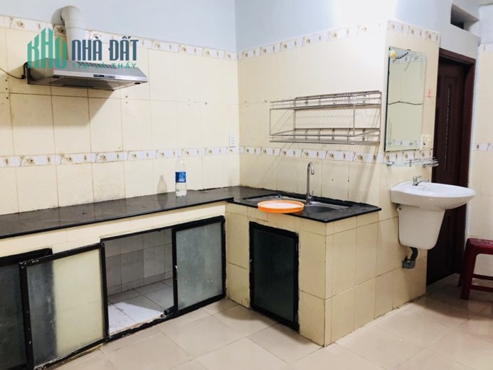 Bán nhà cũ mặt tiền giá rẻ 35m2 đối diện bệnh viện lớn 175  nhĩnh 3 tỷ