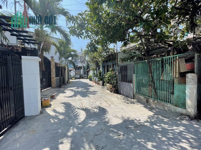 HẺM XE HƠI QUAY ĐẦU - LÊ VĂN KHƯƠNG QUẬN 12, 110M2, NGANG 5M HIẾM, NHÀ C4 TIỆN XÂY MỚI. HƠN 4 TỶ.