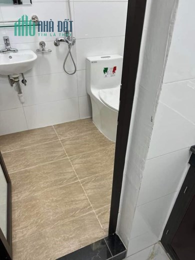 Bán Căn Hộ Tập Thể Nghĩa Tân CẦU GIẤY 27/50m2 , ô tô , Kinh Doanh , tầng 1 , giá 1,65 tỷ