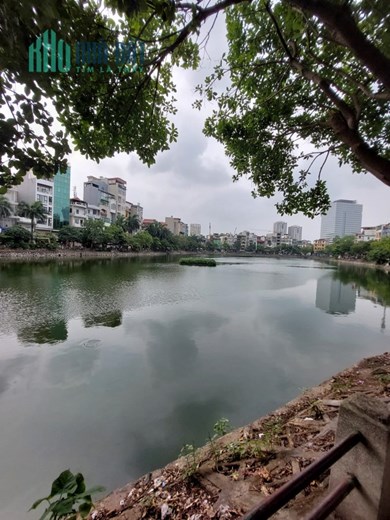 BÁN NHÀ MẶT HỒ PHƯƠNG MAI, ĐỐNG ĐA, Ô TÔ TRÁNH, 70M2 5T MT13.5M, GIÁ 21 TỶ