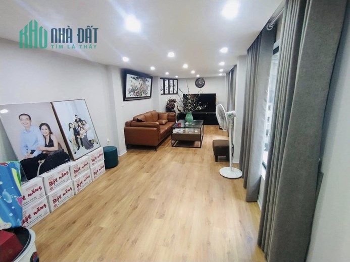 Bán ngôi nhà 64m2 phố Nghi Tàm, Tây Hồ Gara 2 Ô tô tránh 6 phòng ngủ Kinh doanh vô địch 11.5 Tỷ
