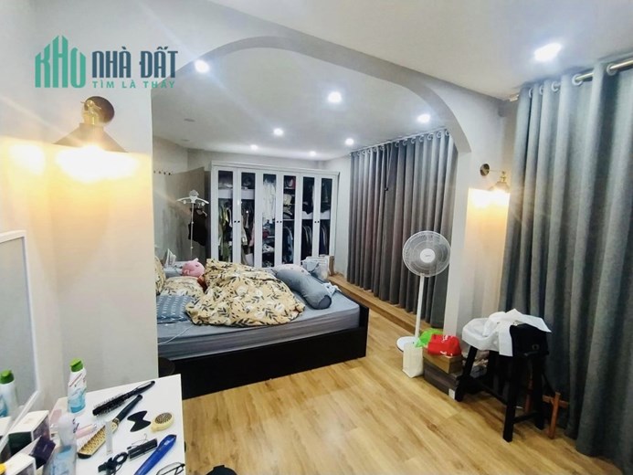 Bán căn nhà 62m2 phố Nghi Tàm, Tây Hồ Gara Ô tô tránh 6 phòng ngủ Kinh doanh đỉnh 11.9 Tỷ