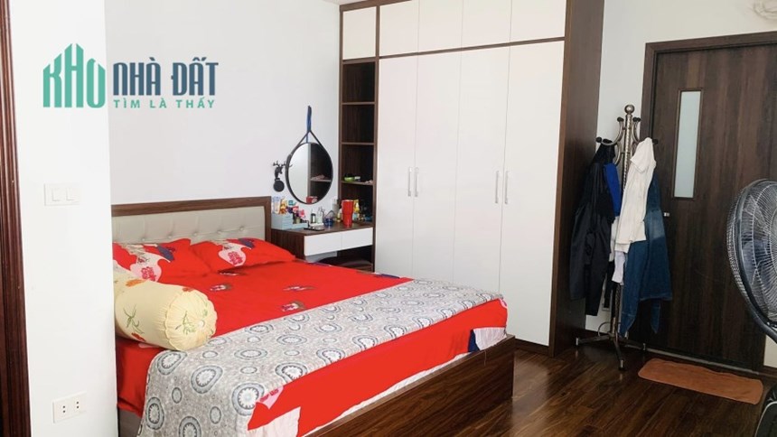 Bán nhà 65m2 phố Nghi Tàm, Tây Hồ Ô tô đỗ cổng 6 phòng ngủ 10m Ô tô tránh 6.6 Tỷ