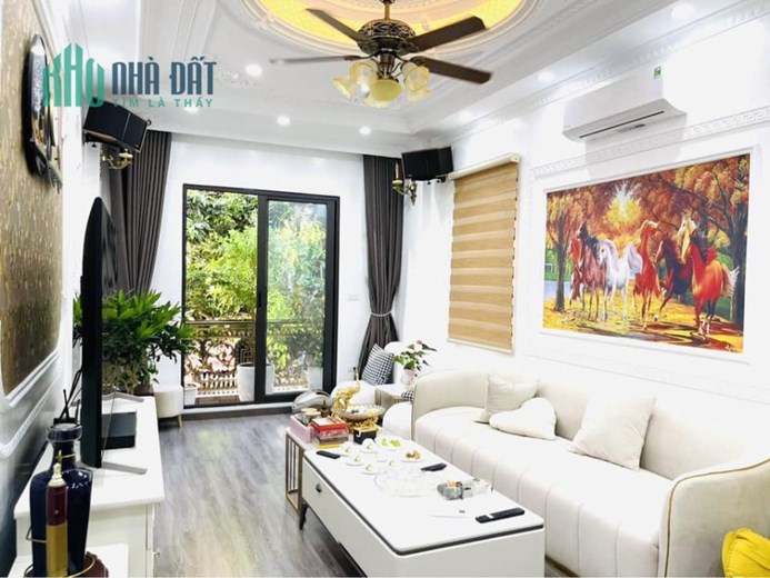 Bán ngôi nhà 65m2 phố Nghi Tàm, Tây Hồ Ô tô đỗ cổng 6 ngủ 10m Ô tô tránh 6.6 Tỷ