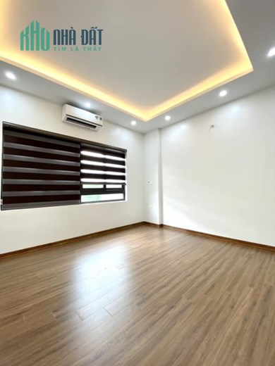 Bán căn nhà 61m2 phố Nghi Tàm, Tây Hồ Ô tô đỗ cổng Chủ tự xây 2 Ô tô tránh 10m 6.8 Tỷ