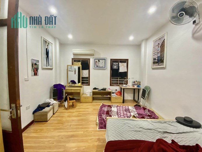 Bán ngôi nhà 64m2 phố Nghi Tàm, Tây Hồ 7 chỗ đỗ cửa 6 ngủ 10m 2 Ô tô tránh 6.7 Tỷ
