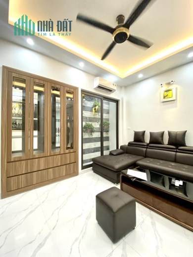 Bán ngôi nhà 61m2 phố Nghi Tàm, Tây Hồ 7 chỗ đỗ cửa Chủ tự xây 2 Ô tô tránh 10m 6.7 Tỷ