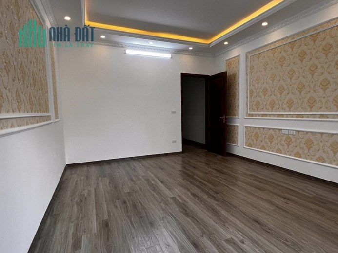 Bán nhà 63m2 phố Nghi Tàm, Tây Hồ Ô tô đỗ cửa 6 ngủ Ô tô tránh 10m 6.6 Tỷ