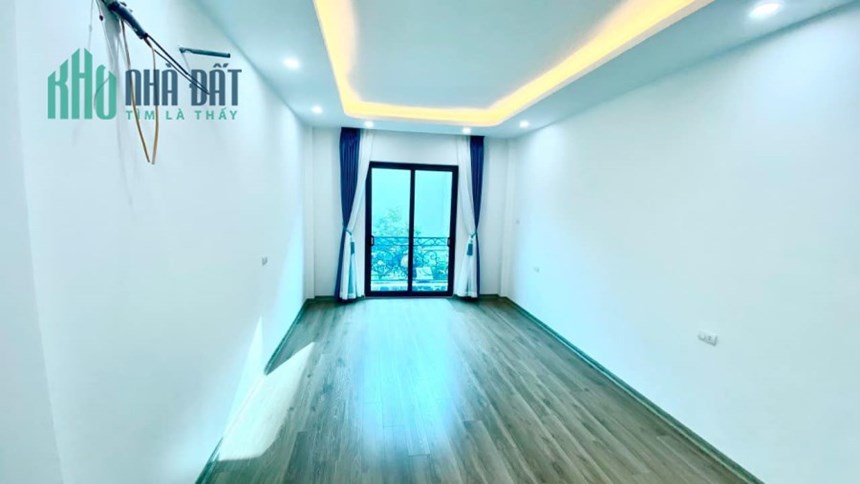 NHÀ ĐẸP Ô TÔ CON ĐỖ CỬA -NGỌC THỤY -   SÁT KHU QUÂN ĐỘI , AN NINH ĐẢM BẢO 

 
NHÀ ĐẸP Ô TÔ CON